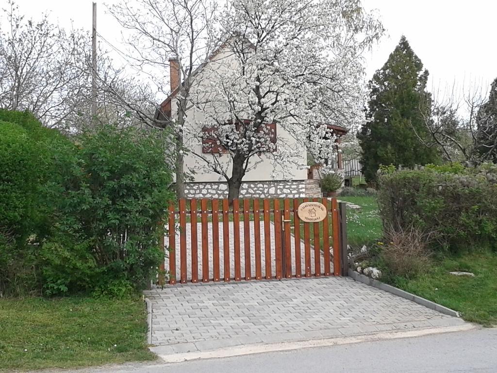 Cseresznyevirag Vendeghazak Kovagoszolos Bilik gambar