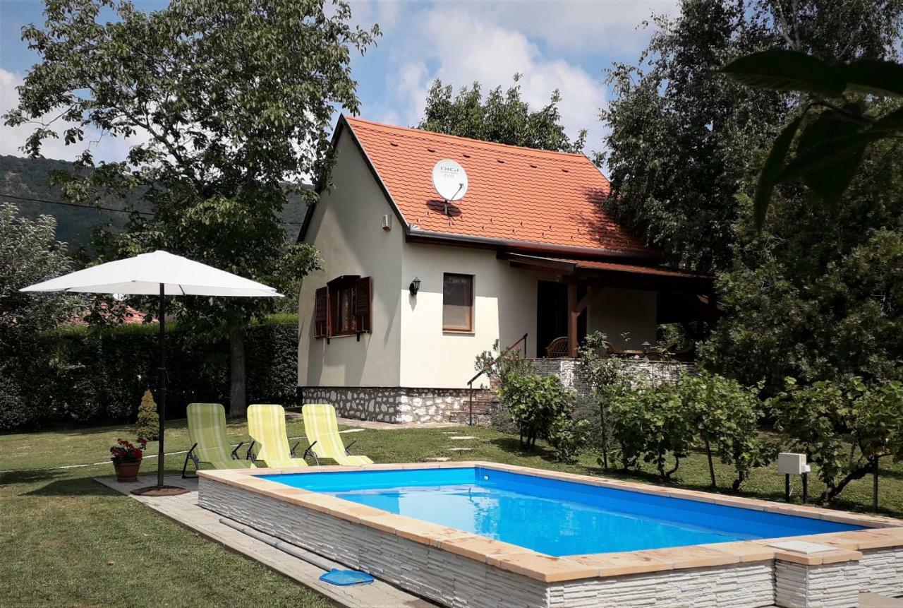 Cseresznyevirag Vendeghazak Kovagoszolos Luaran gambar